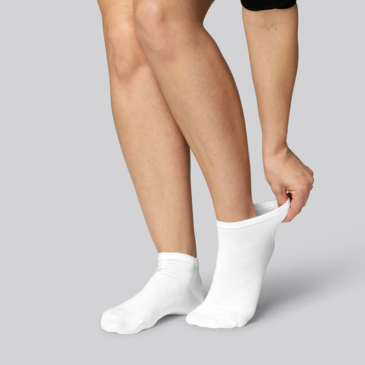 Vita ankelstrumpor av bambu för kvinnor