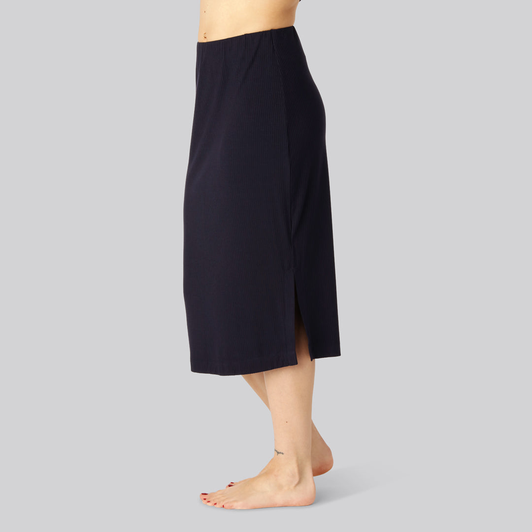 Marinblå ribbad kjol i bambu för kvinnor
