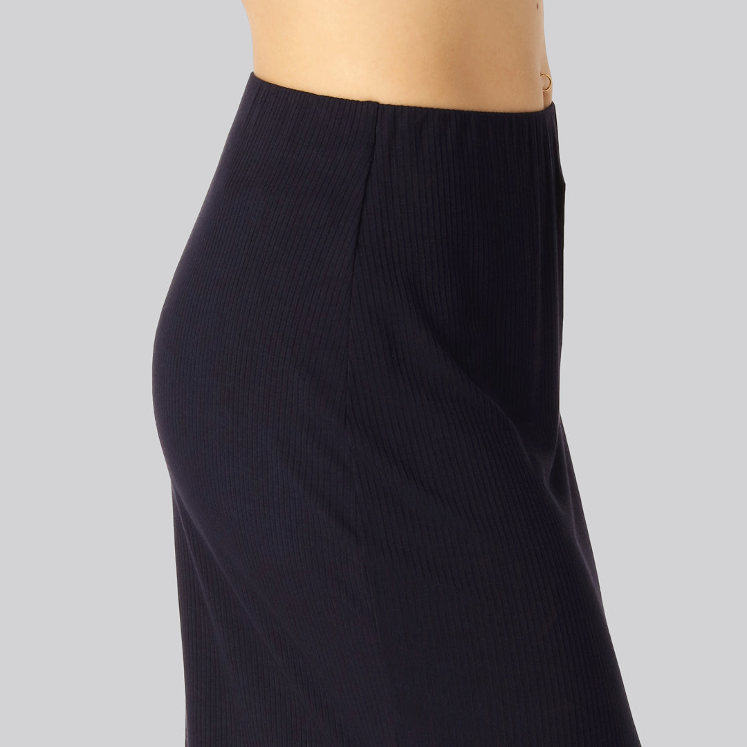 Marinblå ribbad kjol i bambu för kvinnor