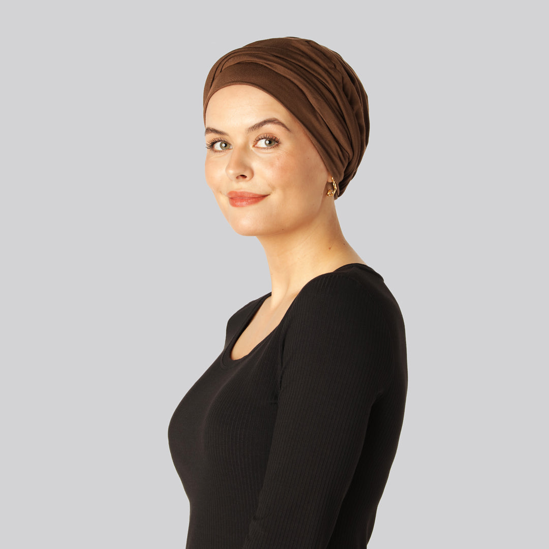 Brunt, vriden bambuturban för kvinnor