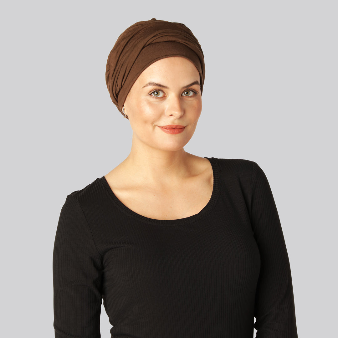 Brunt, vriden bambuturban för kvinnor