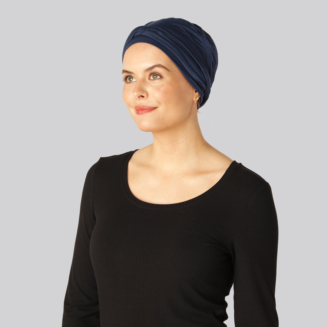 Marinblå tvinnad turban i bambu för damer