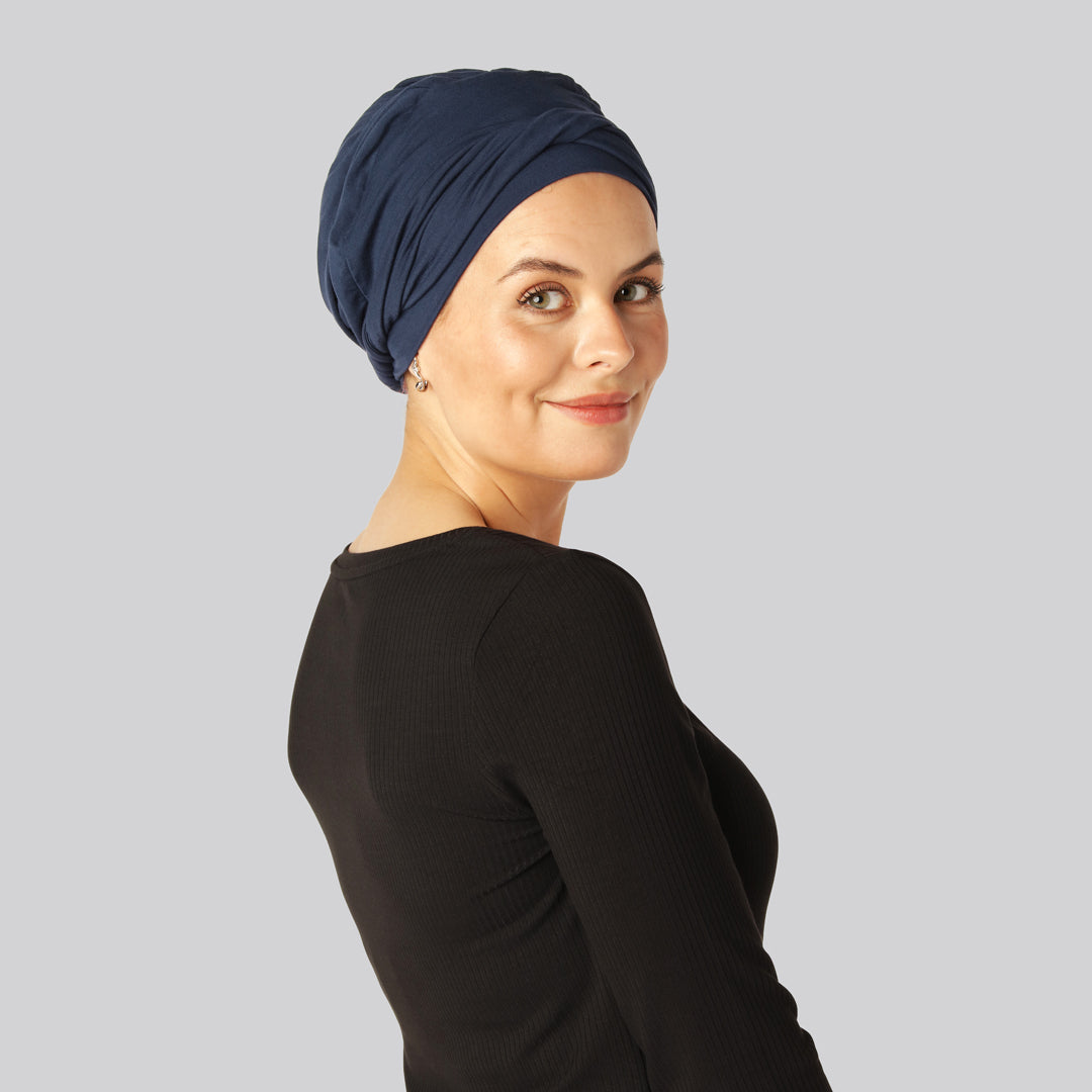 Marinblå tvinnad turban i bambu för damer