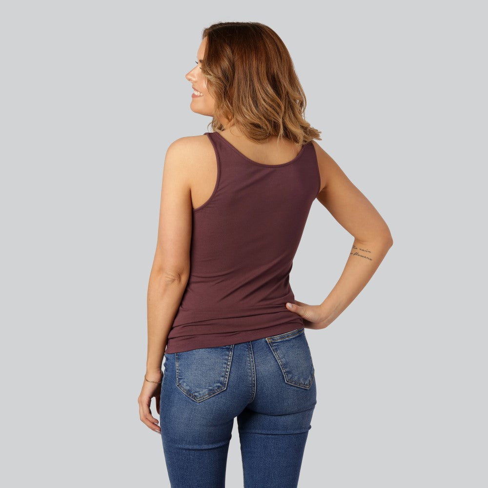 Damtopp i bordeauxröd bambu med breda axelband