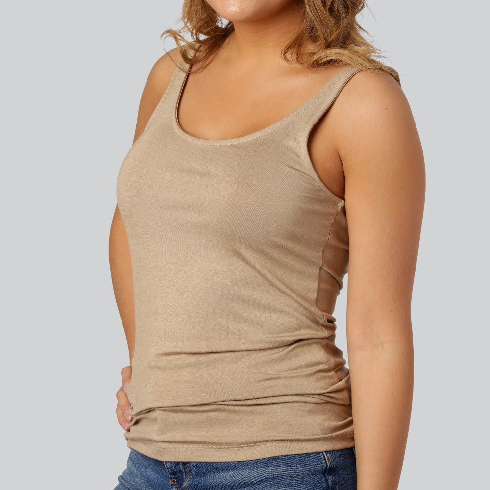 Beige bambutopp med breda axelband för dam