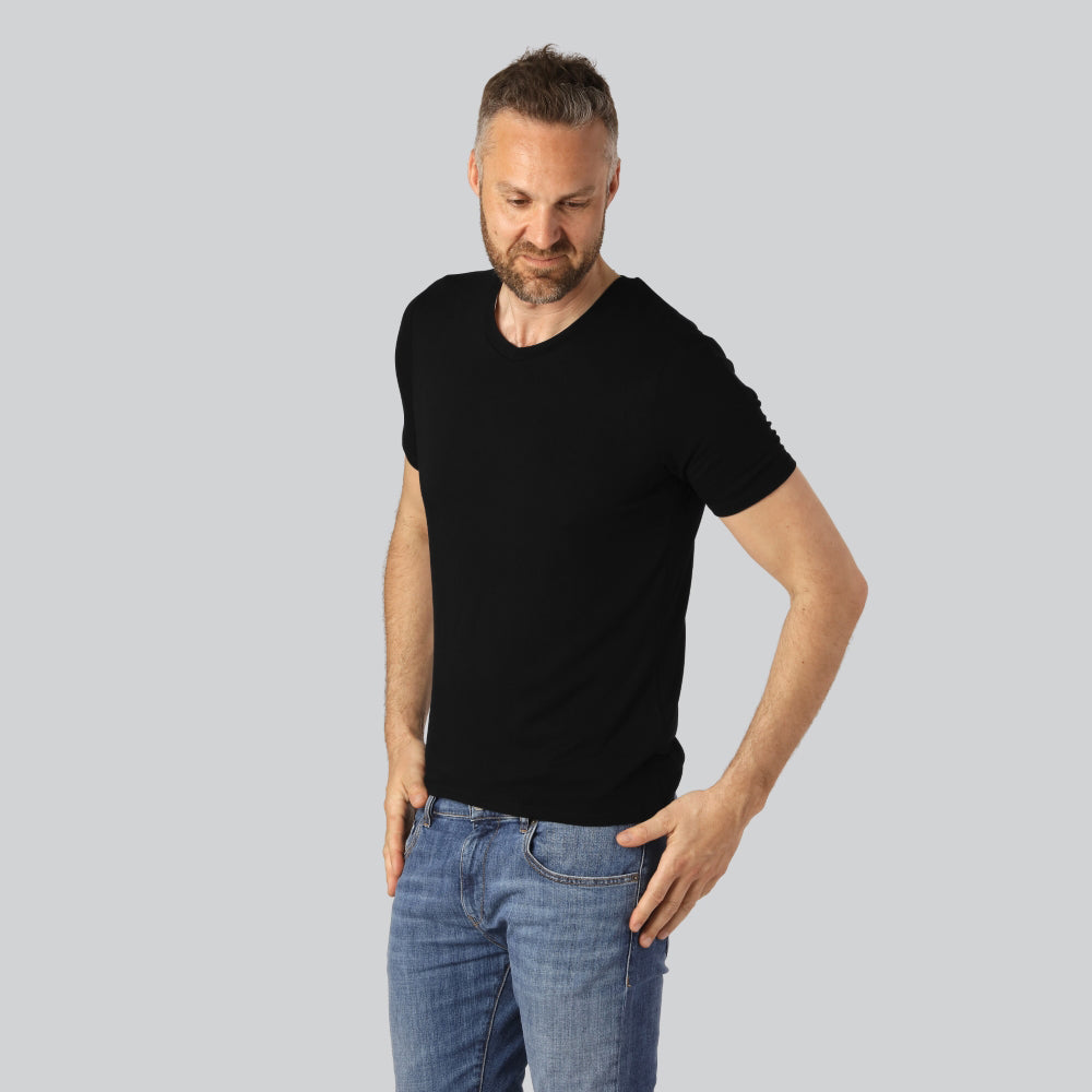Svart bambu-t-shirt med v-ringning för män