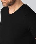 Svart bambu-t-shirt med v-ringning för män