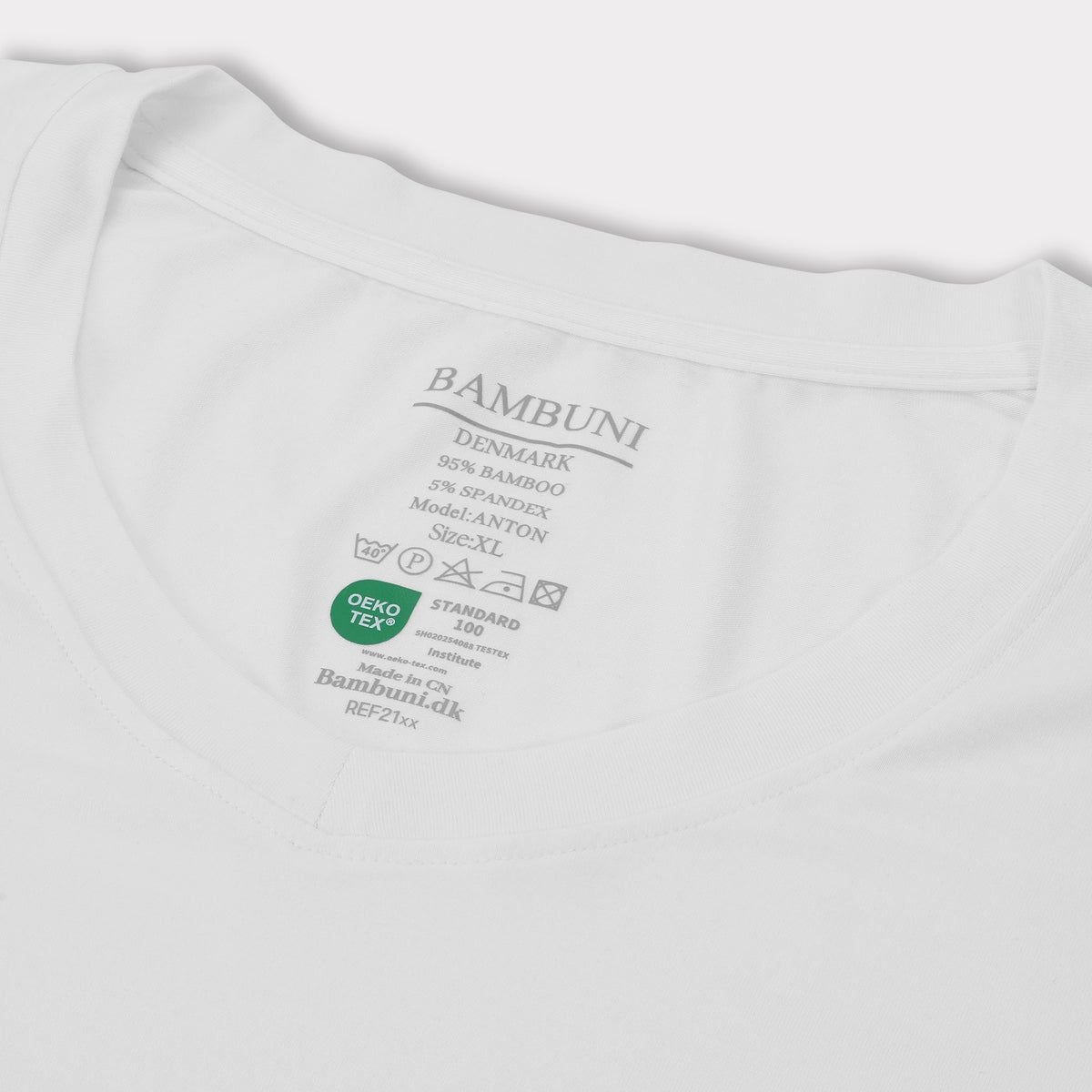 Bambuni bambus t-shirt v-hals hvid mænd carelabel