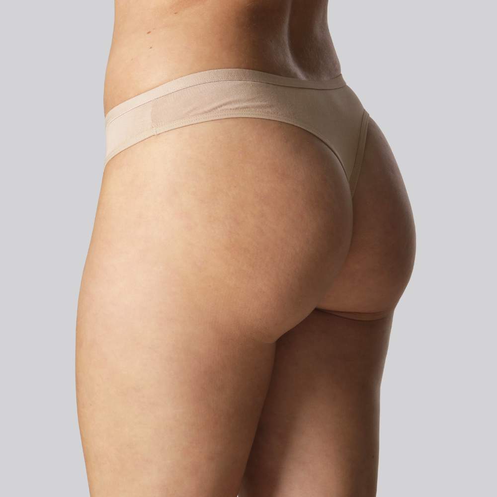 Beige bambu-stringtrosor