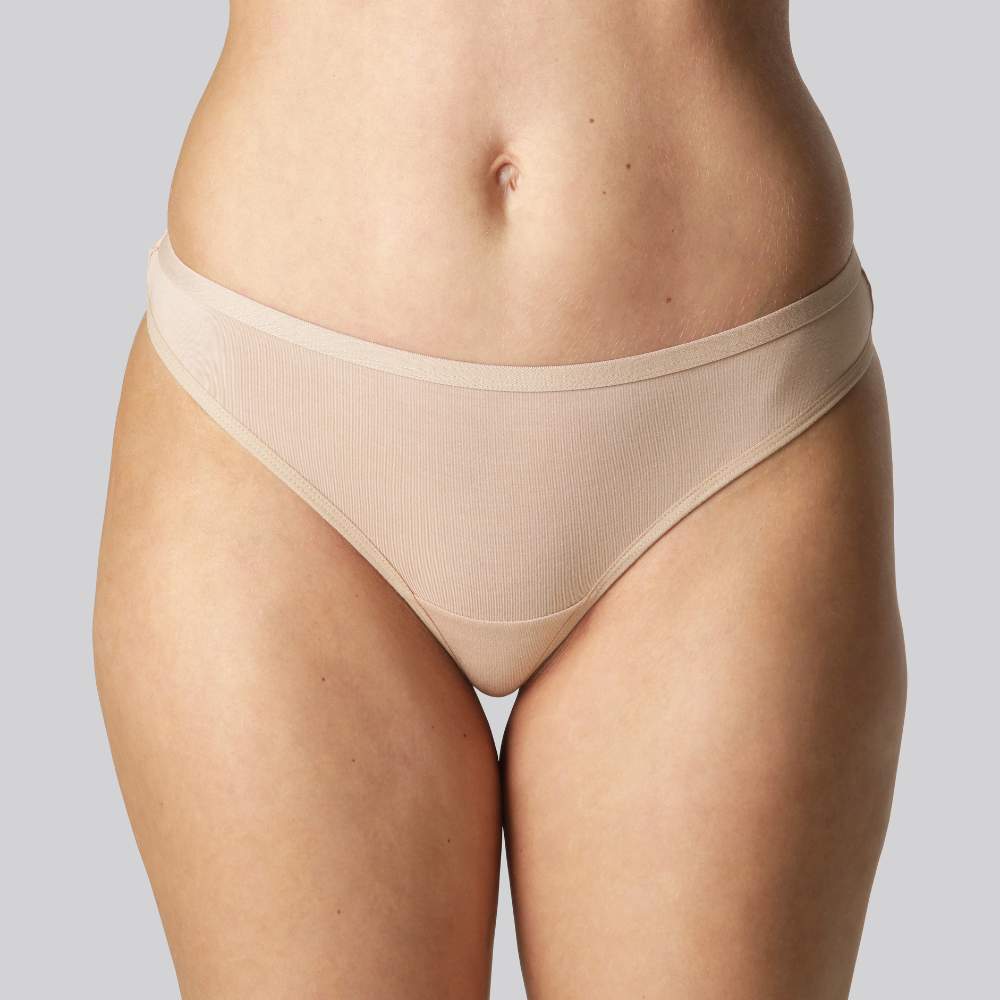 Beige bambu-stringtrosor