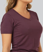 Bambu-t-shirt med V-ringning i vinröd för kvinnor