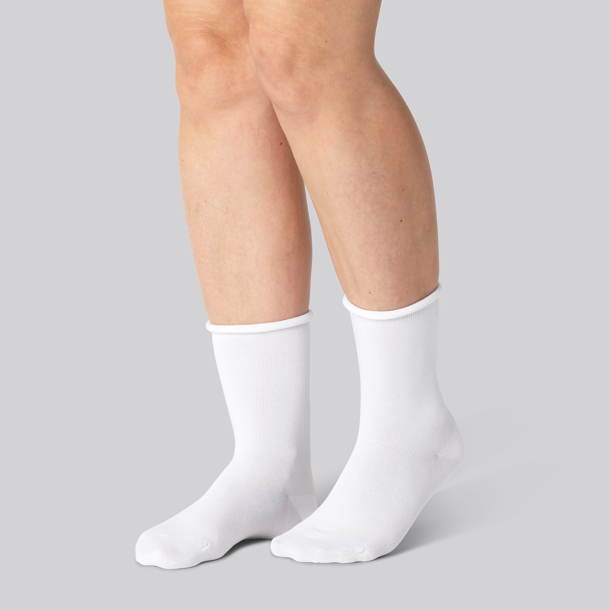 Vita bambusockor med rullad kant för kvinnor