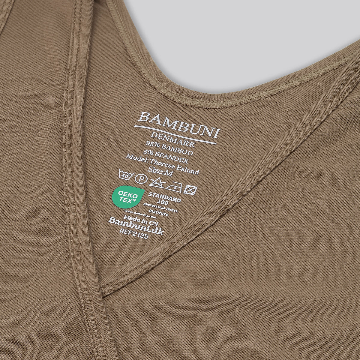 Bambus v-hals top i sand til damer carelabel