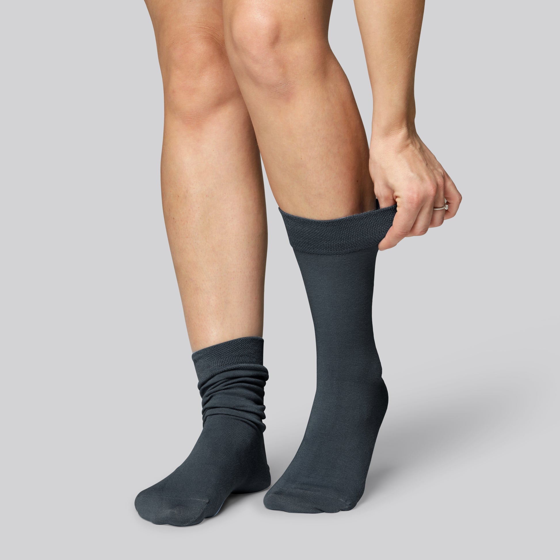 Bambusockor i mörkgrått för kvinnor