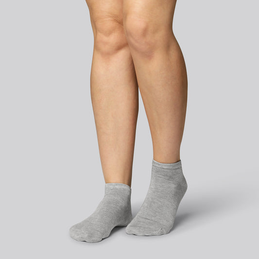 Ankelstrumpor i bambu i grått för kvinnor