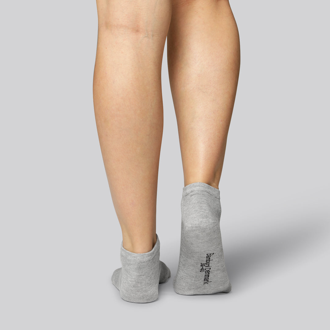 Ankelstrumpor i bambu i grått för kvinnor