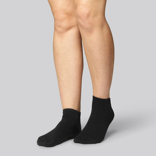 Svarta ankelstrumpor av bambu för kvinnor