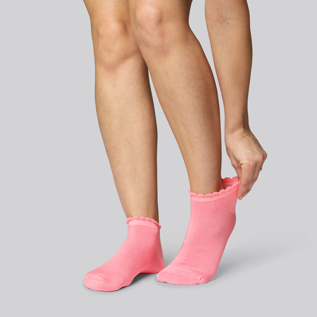 Rosa ankelstrumpor i bambu med vågiga ribbade kanter för kvinnor
