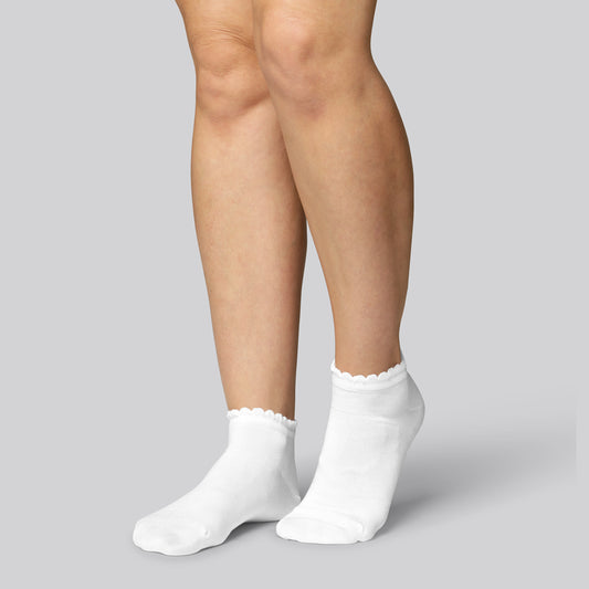 Vita ankelstrumpor av bambu för kvinnor