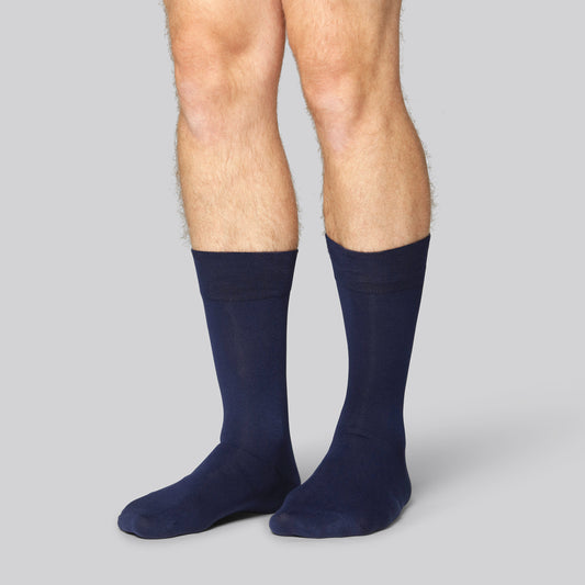 Marinblå bambusockor för män