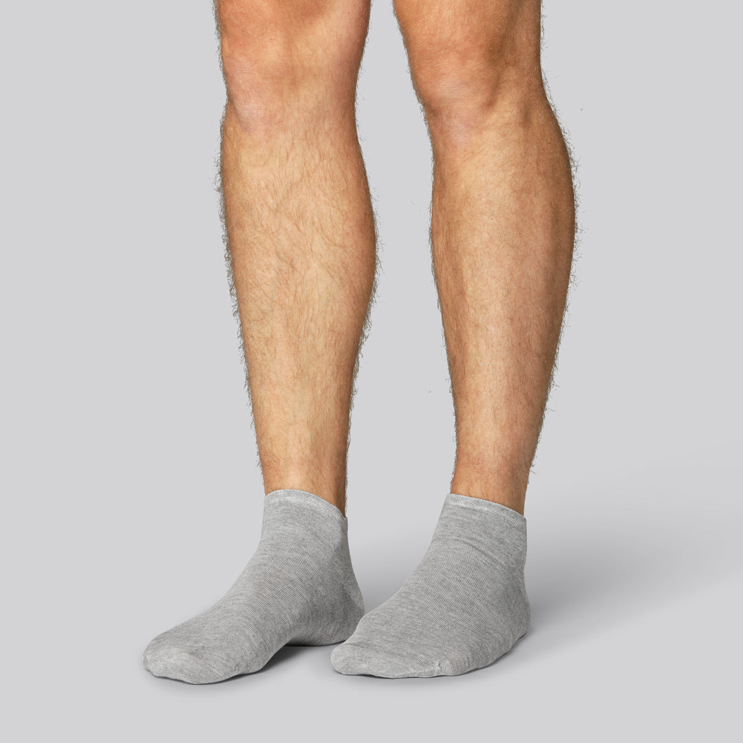 Ankelstrumpor i bambu i grått för män
