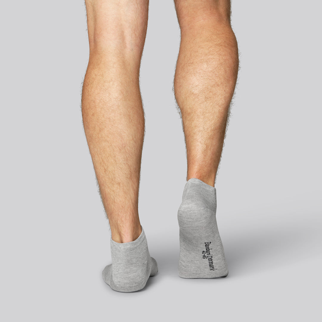 Ankelstrumpor i bambu i grått för män