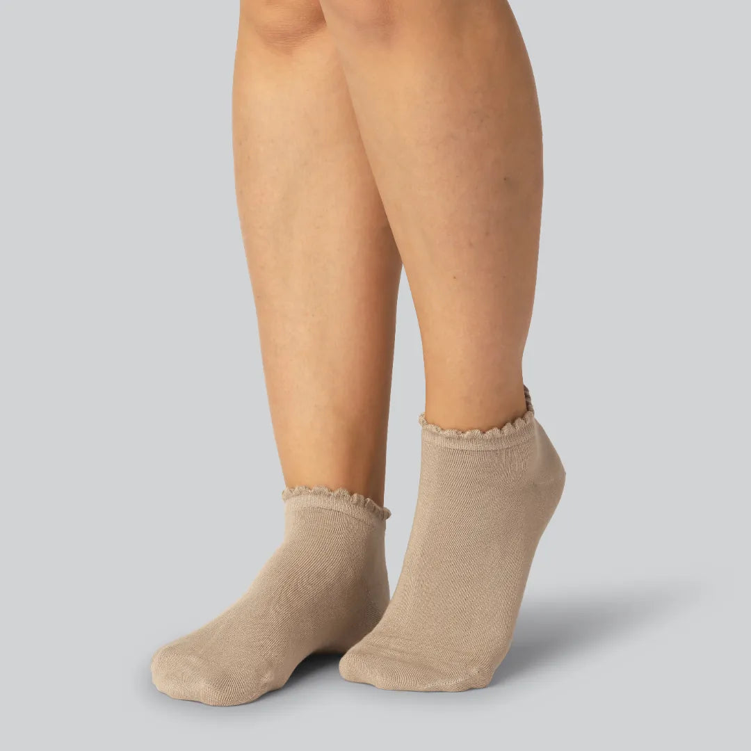 Beige bambusockor med vågiga ribbade kanter för kvinnor