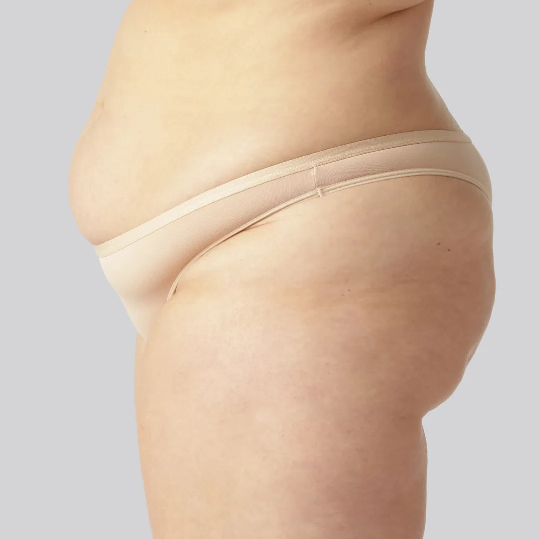 Beige bambu-stringtrosor