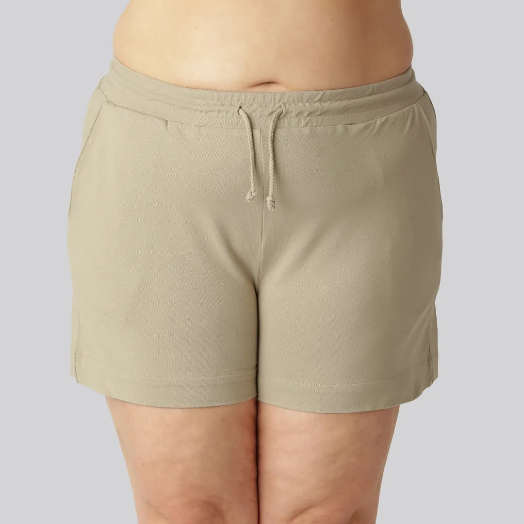Beige bambushorts för vardagsbruk för kvinnor
