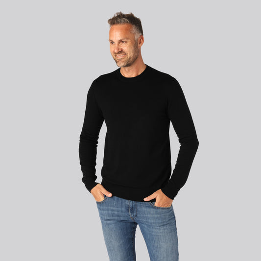 Svart stickad bambu-tröja med rund halsringning för män