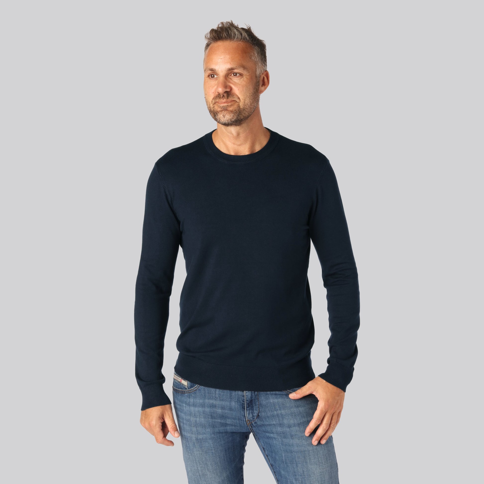 Marinblå stickad bambutröja