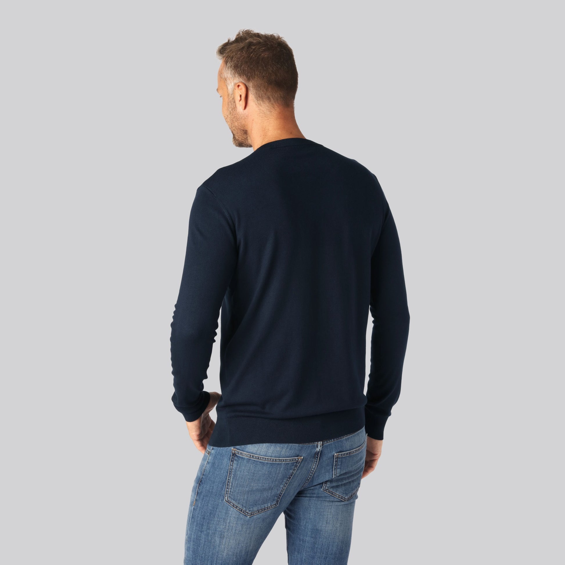 Marinblå stickad bambutröja