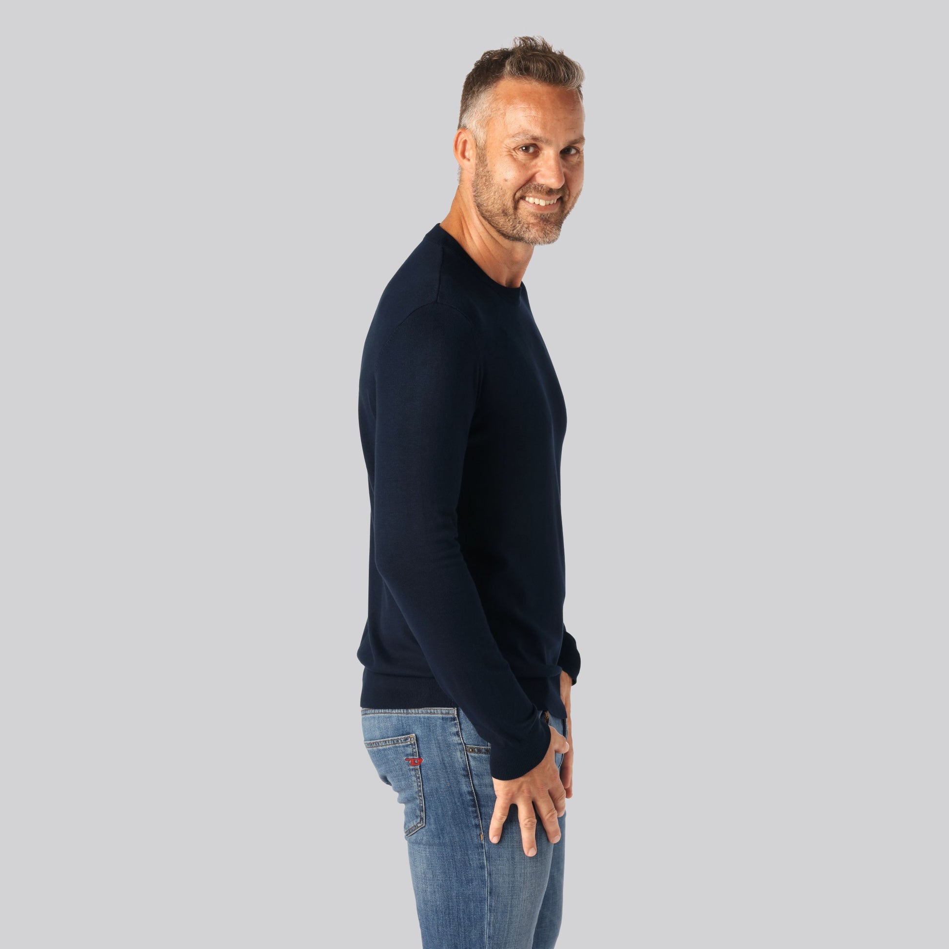 Marinblå stickad bambutröja