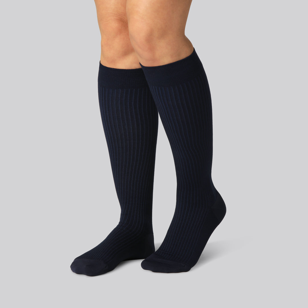 Marinblå kompressionsstrumpor i bambu för kvinnor